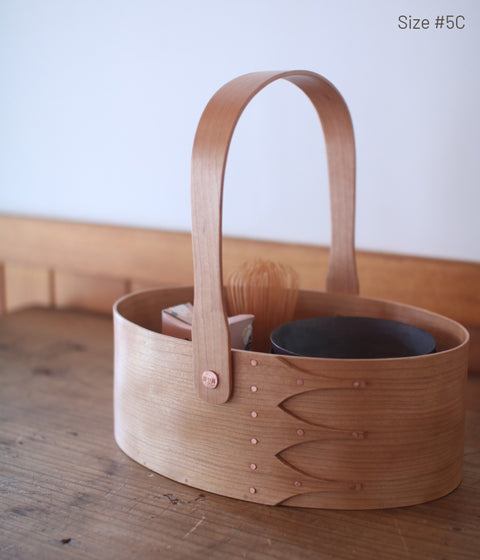 Shaker Oval Carrier