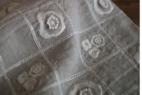 Embroidered Linen Record Tote Bag {anzu}