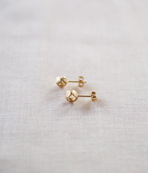 Jona "tenten comaru" Stud Earrings {Gold}