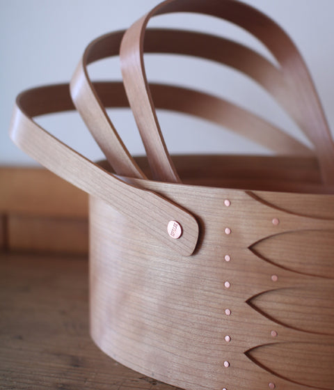 Shaker Oval Carrier