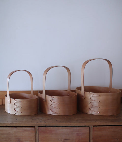 Shaker Oval Carrier