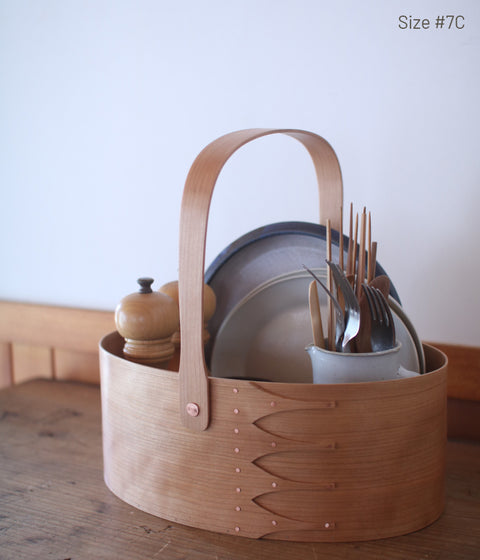 Shaker Oval Carrier