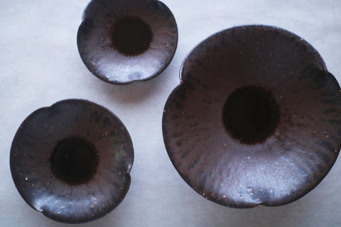 Brown Flower-Shaped Rinka Plate (14cm)