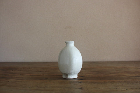 Flat Round Kohiki Vase (White)
