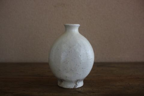Flat Round Kohiki Vase (White)