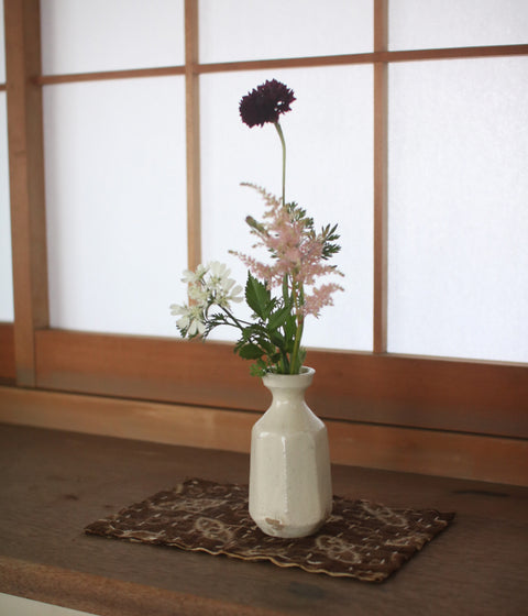Faceted Kohiki Bottle Vase (White)