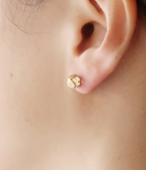 Jona "tenten comaru" Stud Earrings {Gold}