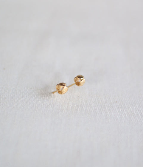 Jona "tenten comaru" Stud Earrings {Gold}