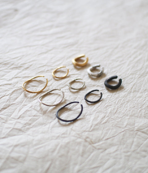 Jona "Wa" Ear Cuff Thick / White, Black, Gold