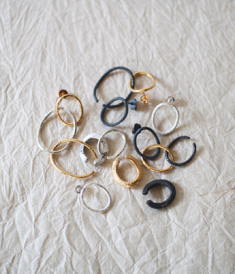 Jona Yubiwa Earrings Small / White, Black, Gold